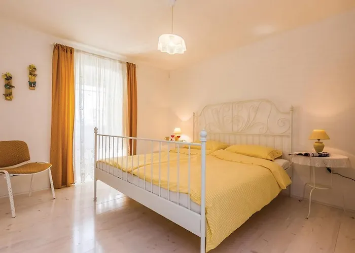 Apartman With Parking Space - 14631 Crikvenica