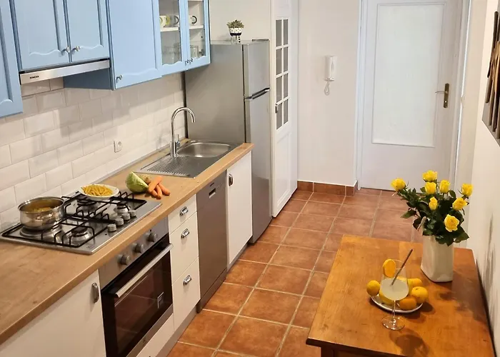 Apartman With Parking Space - 14631 *